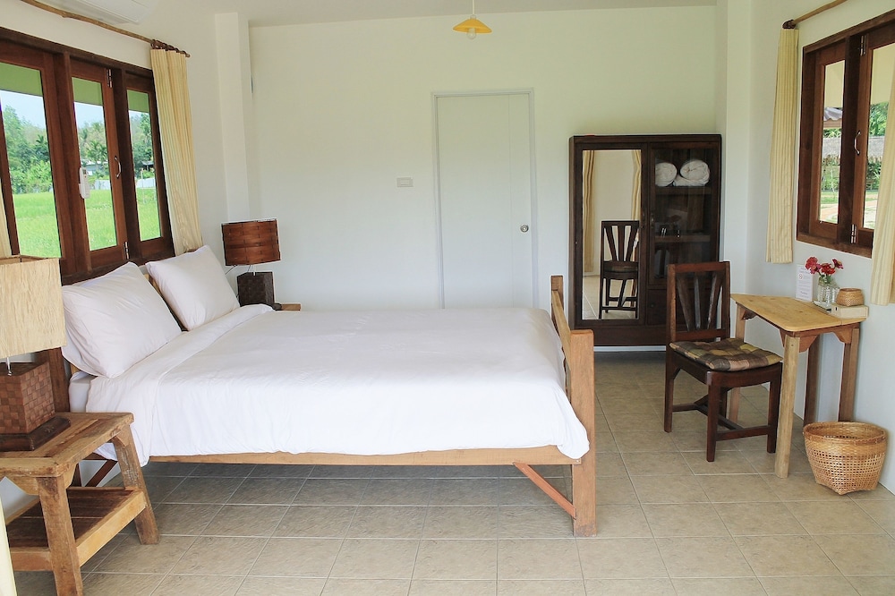 BUNGALOW, DOUBLE BED