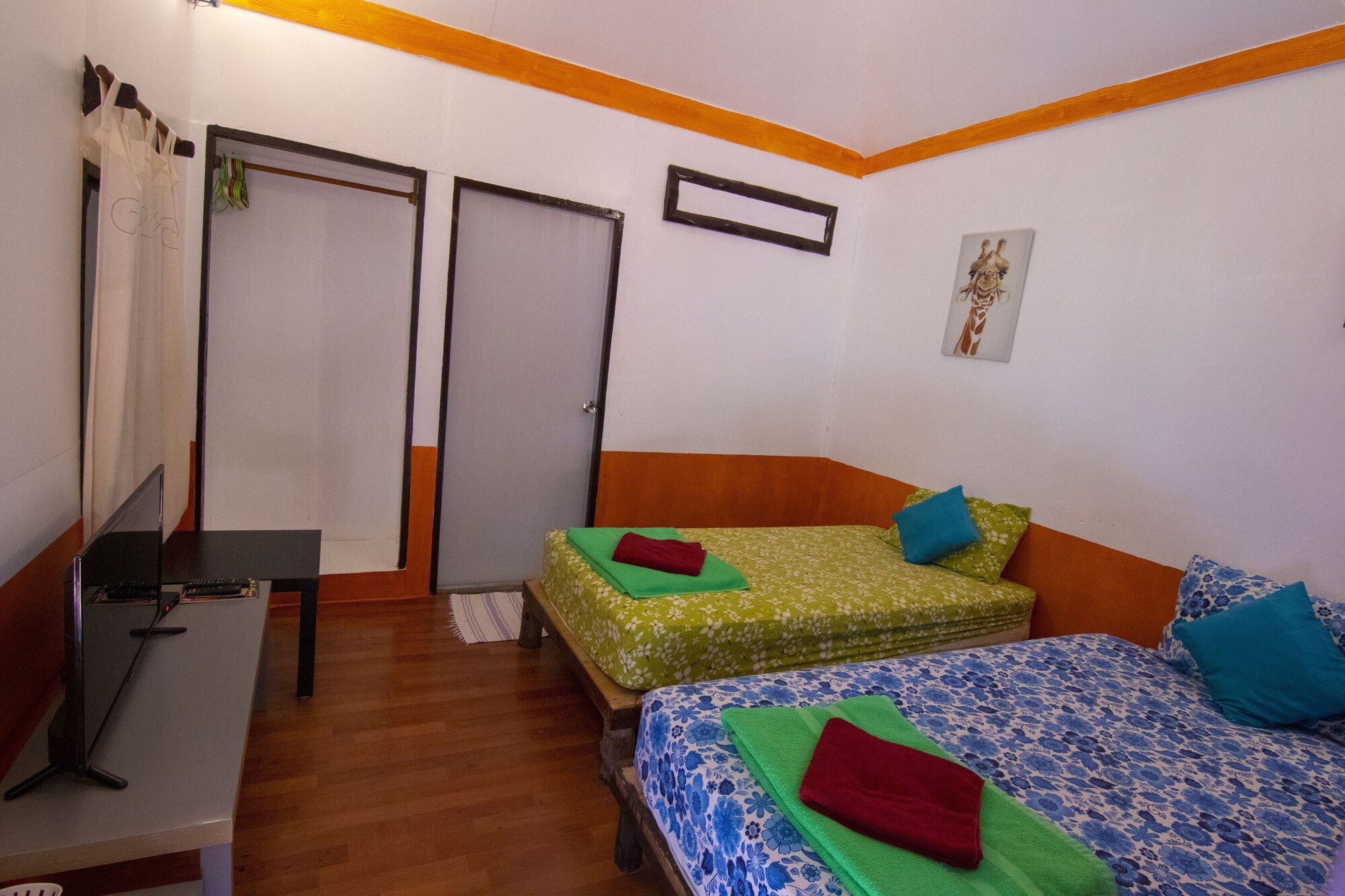BUNGALOW, TWIN BEDS