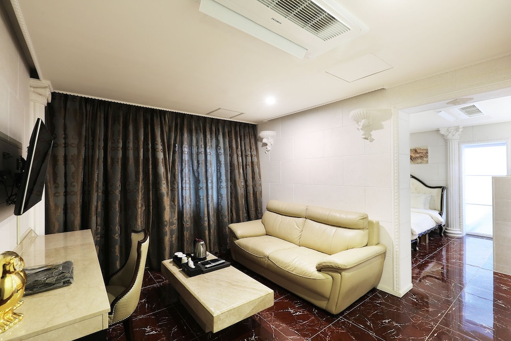 Hotel Golden Hill 49/65