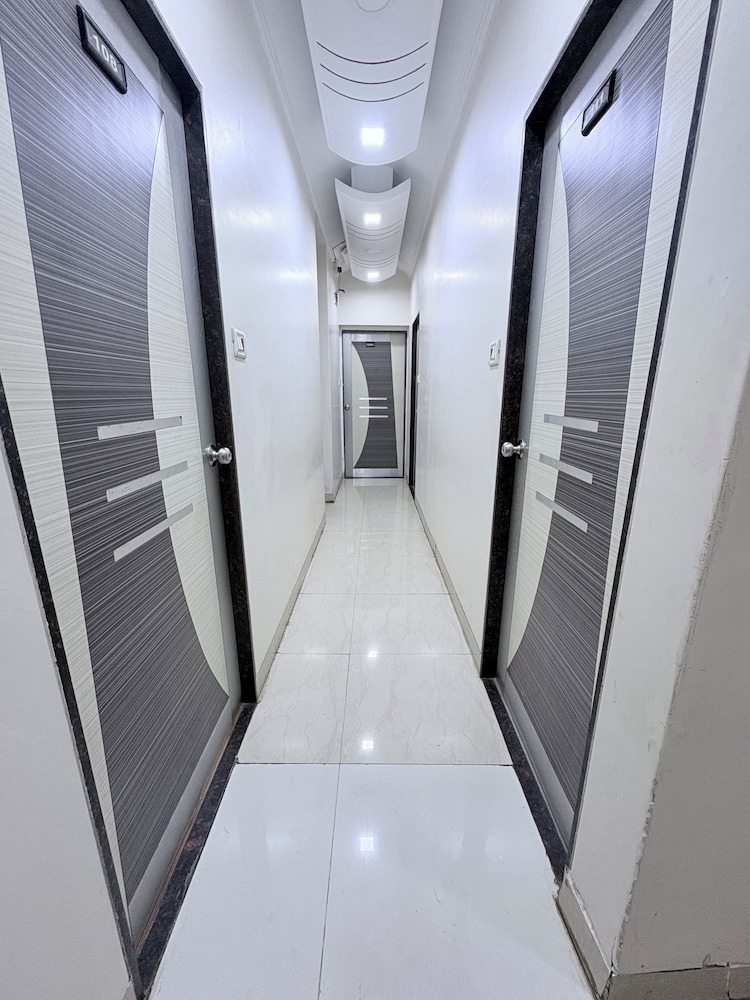 Hotel Broadway Colaba Mumbai 34/50