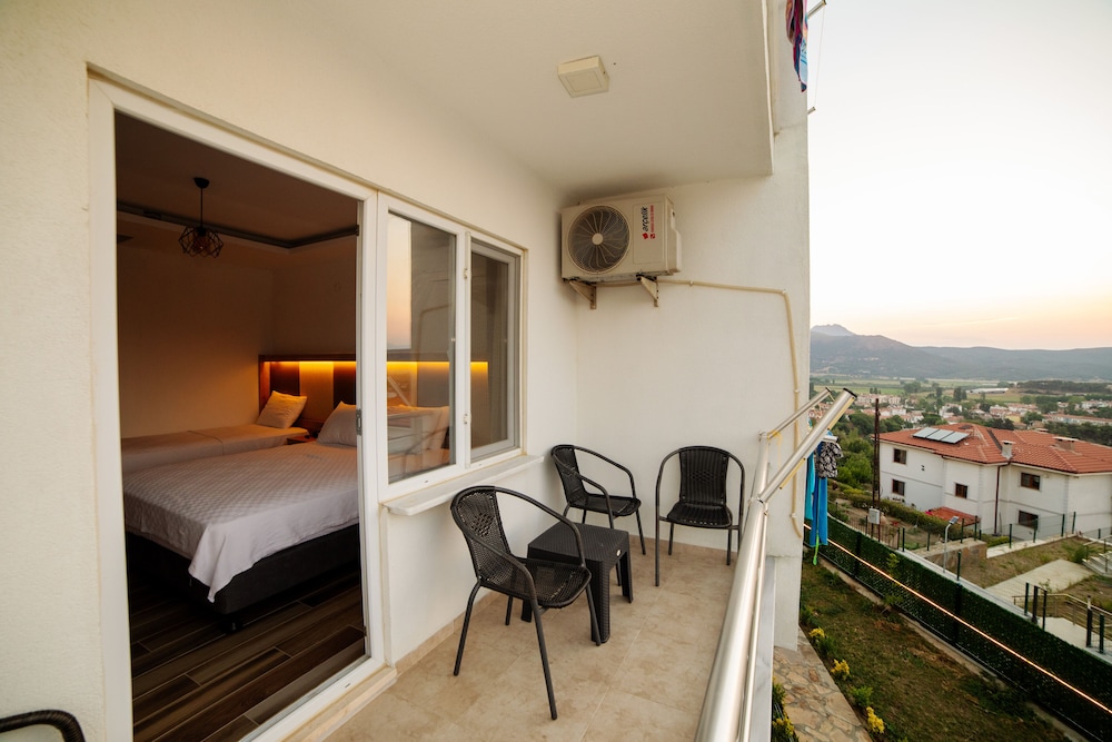 Estia Hotel 10/17