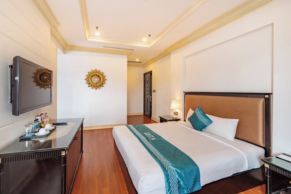 SUITE, DOUBLE BED, RIVER VIEW