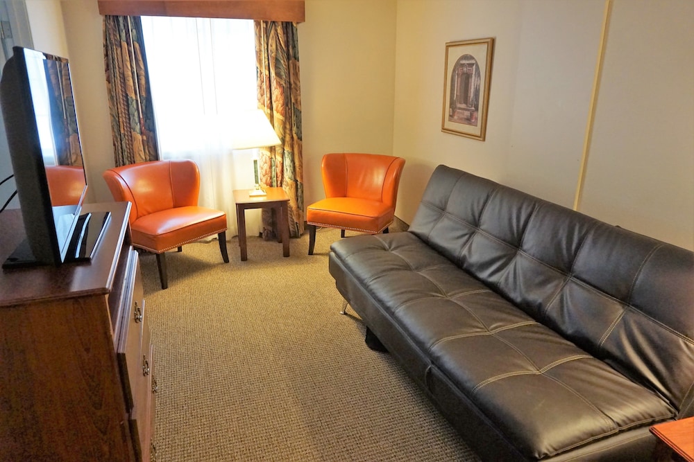 River Hills Hotel 36/66