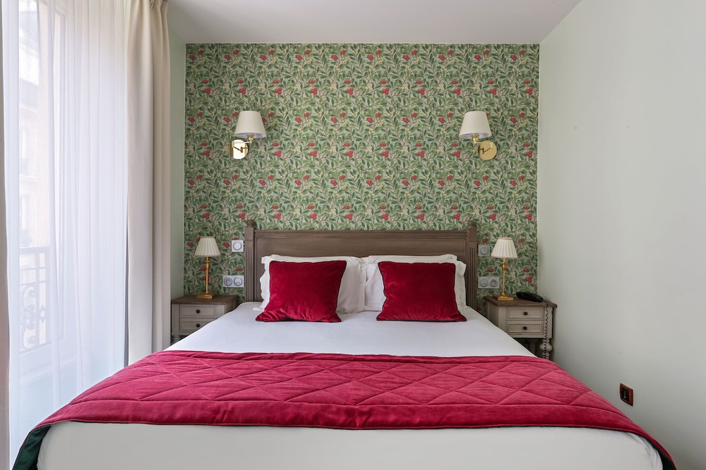 Hotel De Sevres 10/45