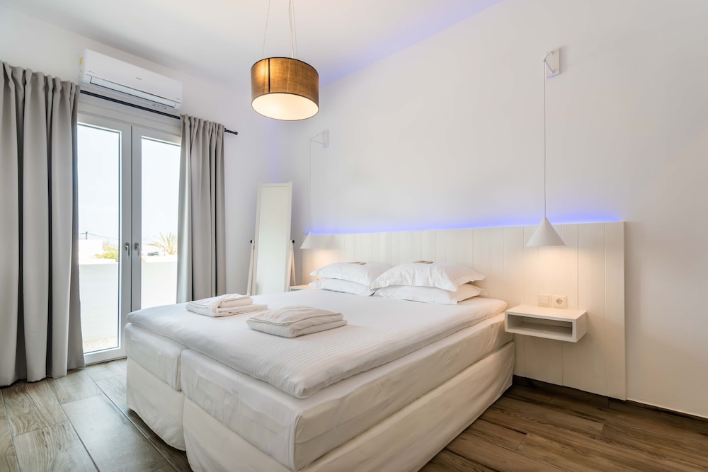 White Rock Milos Suites 14/55