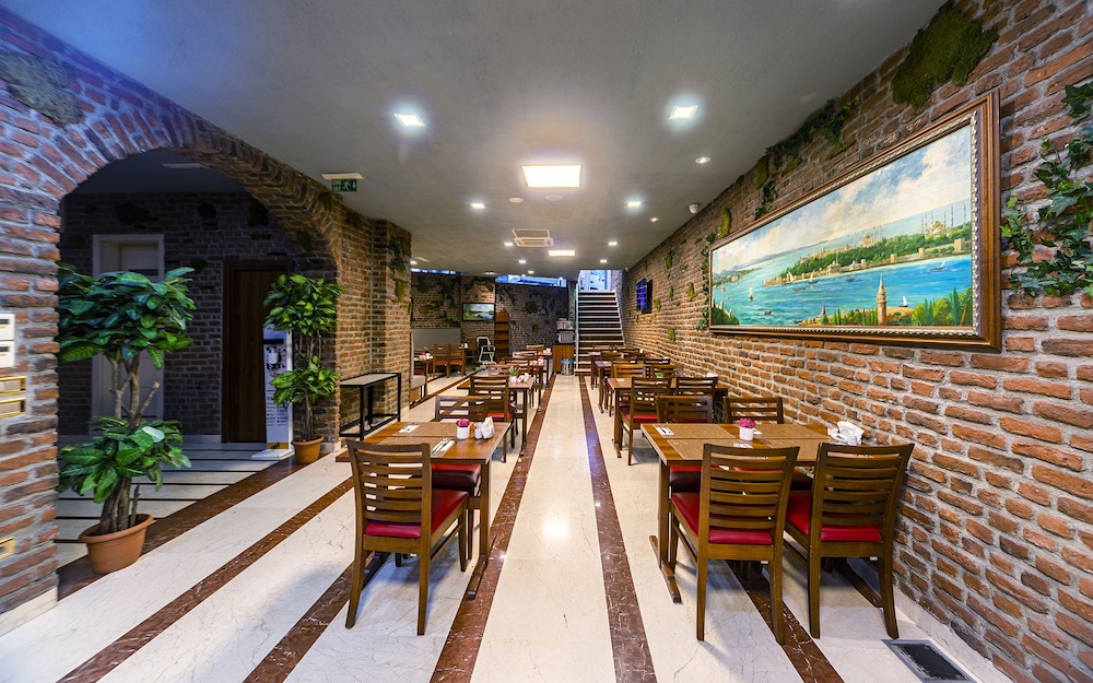 Aprilis Hotel 40/50