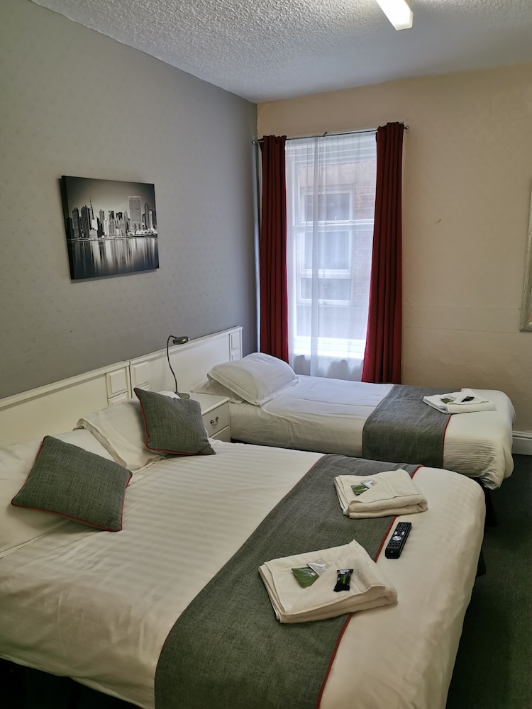 The New Oxford Hotel 28/43