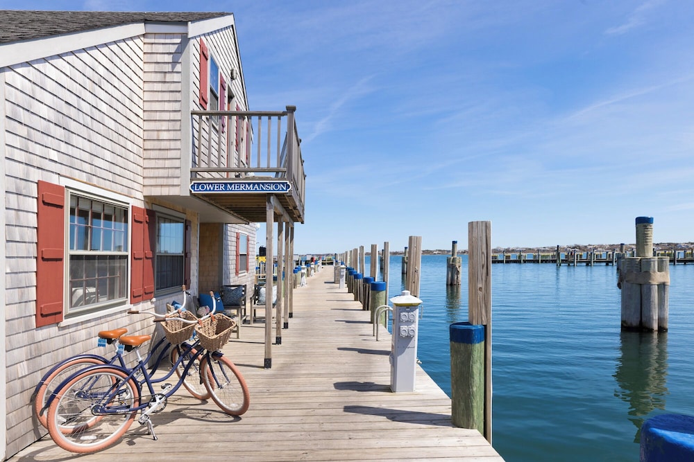 The Cottages And Lofts At Boat Basin 58/66