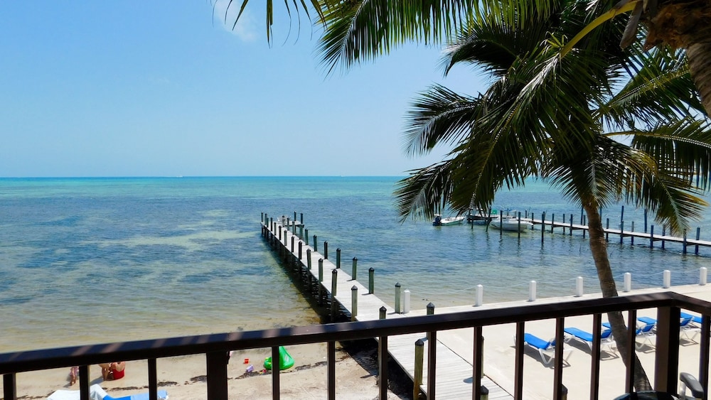 Pines Palms Resort 67/73