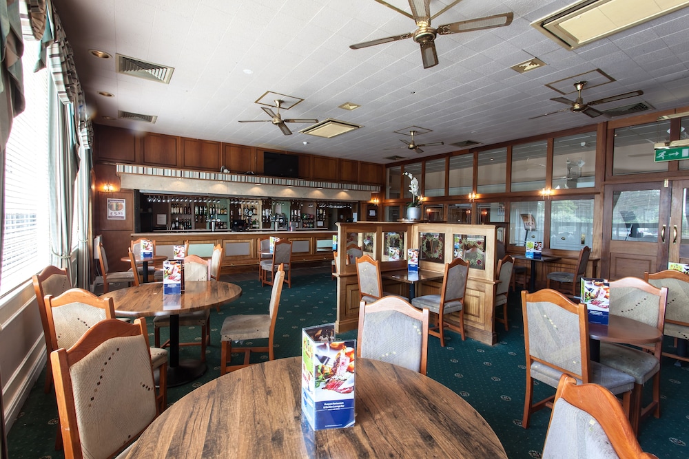 Russ Hill Hotel Gatwick 46/62