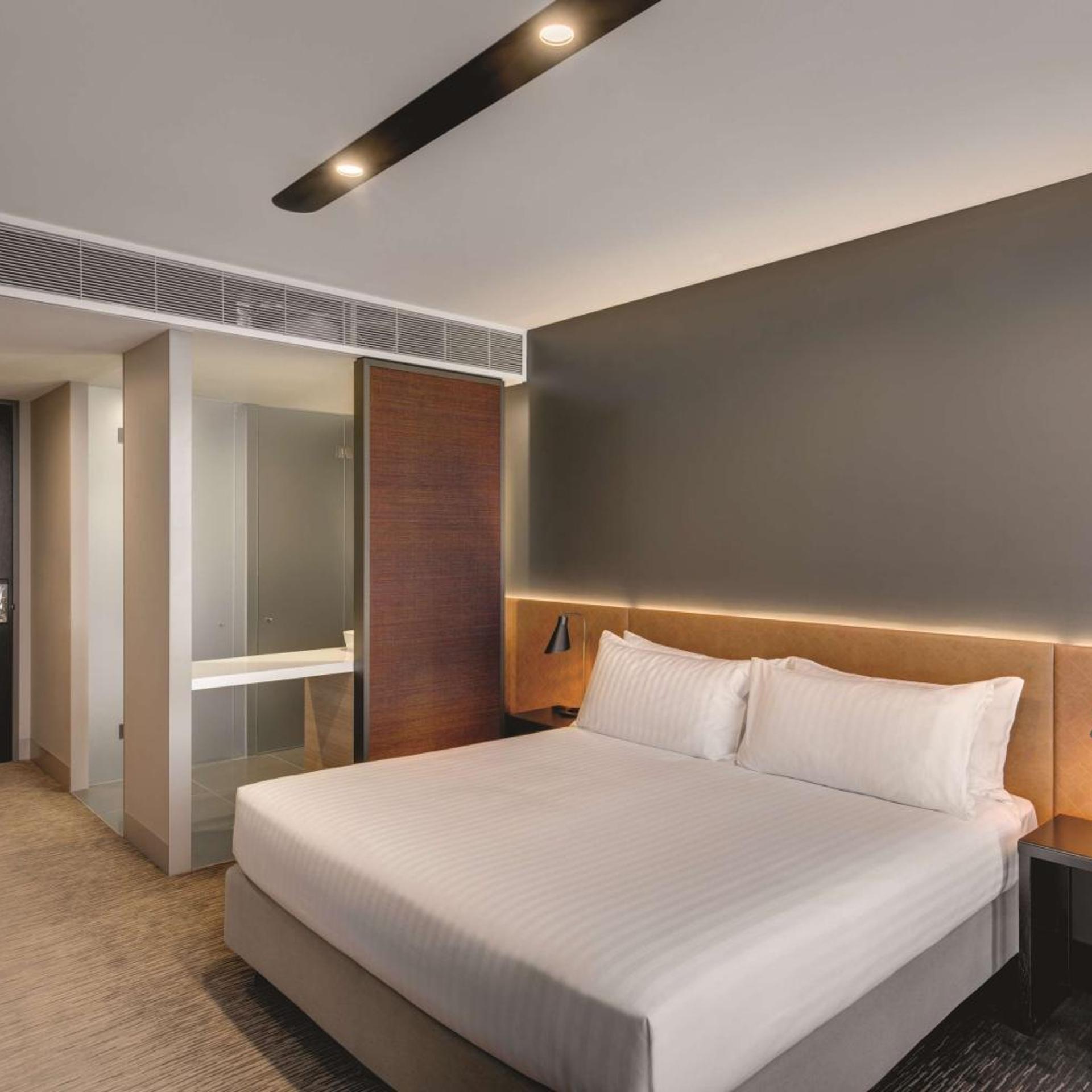 Executive, House, King Bed