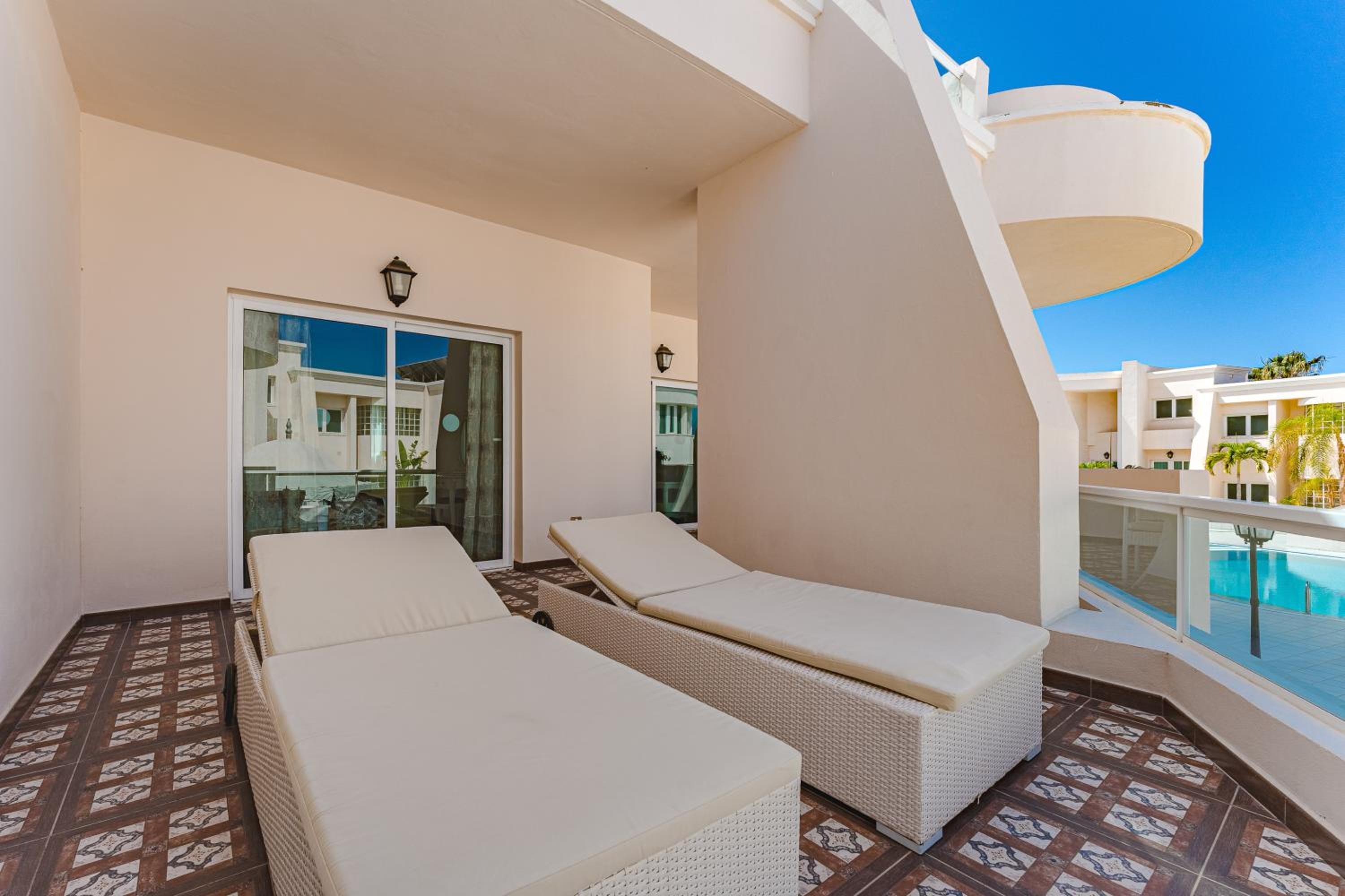 جناح بسرير كينج وسرير فردي، Flamingo Suites 5/8