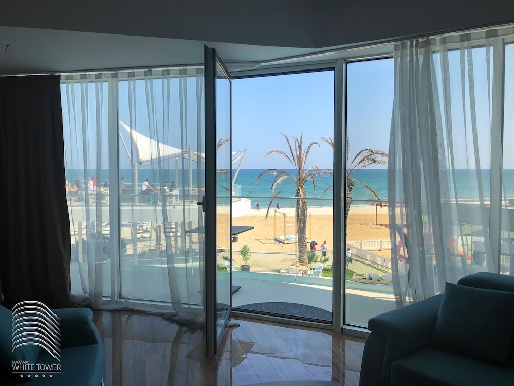 White Tower Mamaia 17/32