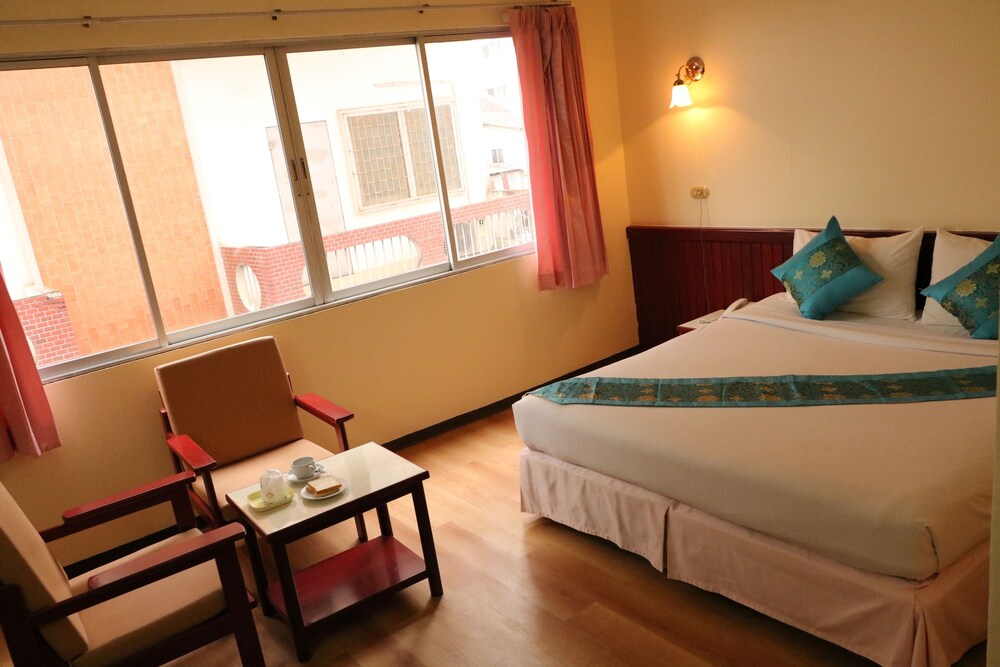 Chumphon Palace Hotel 26/47