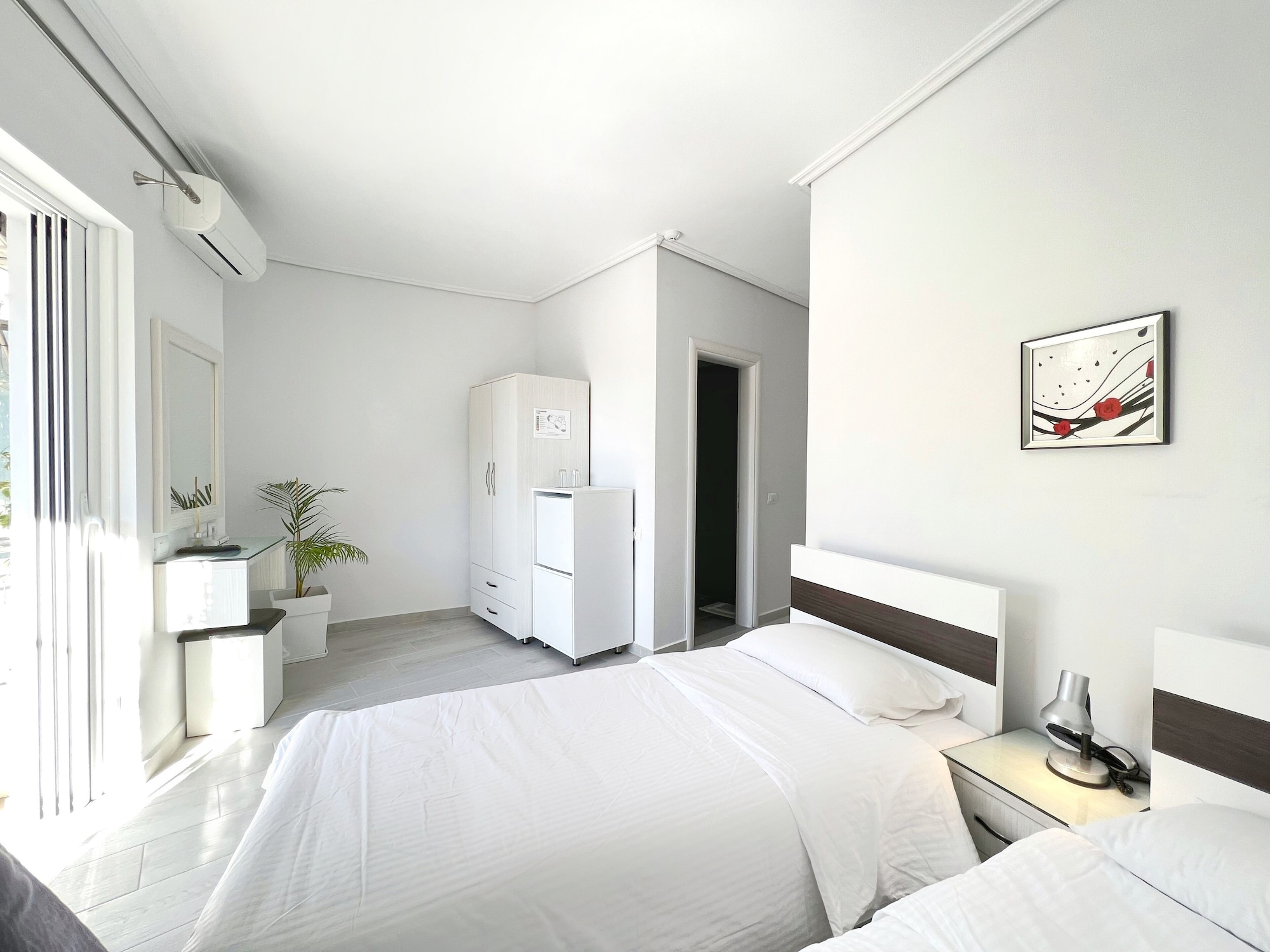 غرفة قياسية بسرير كوين بإطلالة على المتنزه بشرفة، Hotel Joan 2/3