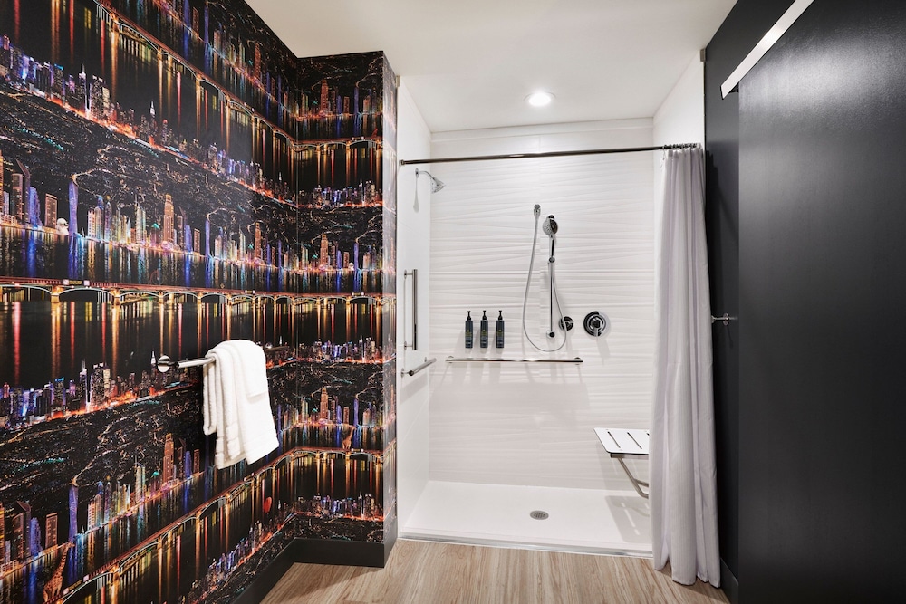 Aloft Atlanta Perimeter Center 32/33