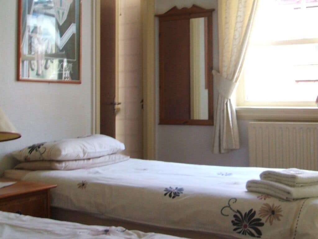 STANDARD, DOUBLE OR TWIN BED