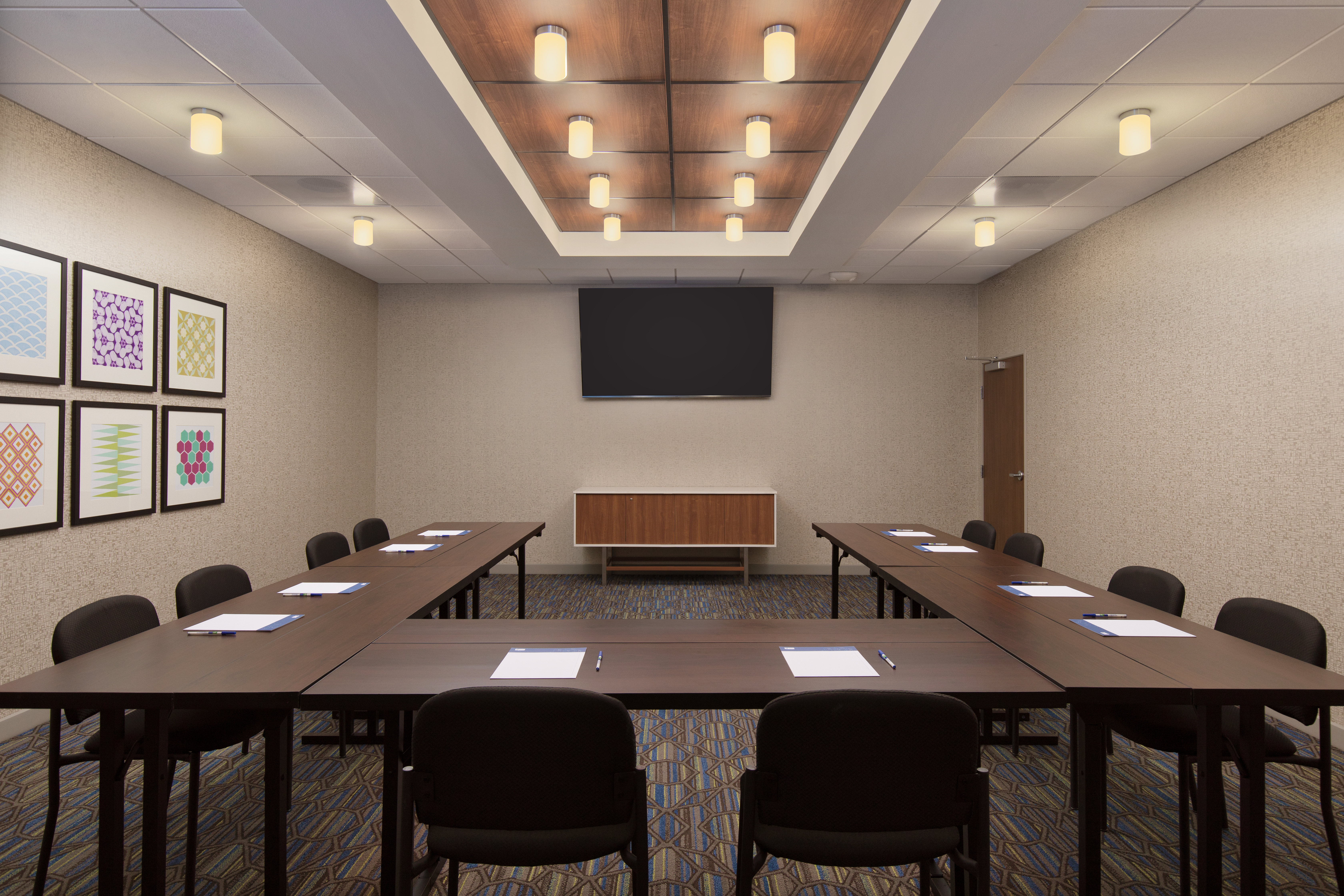 Holiday Inn Express Suites Portland Airport Cascade Stn 45/49