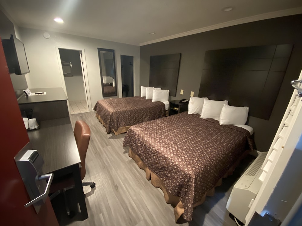 Budget Inn of Hayward 12/68