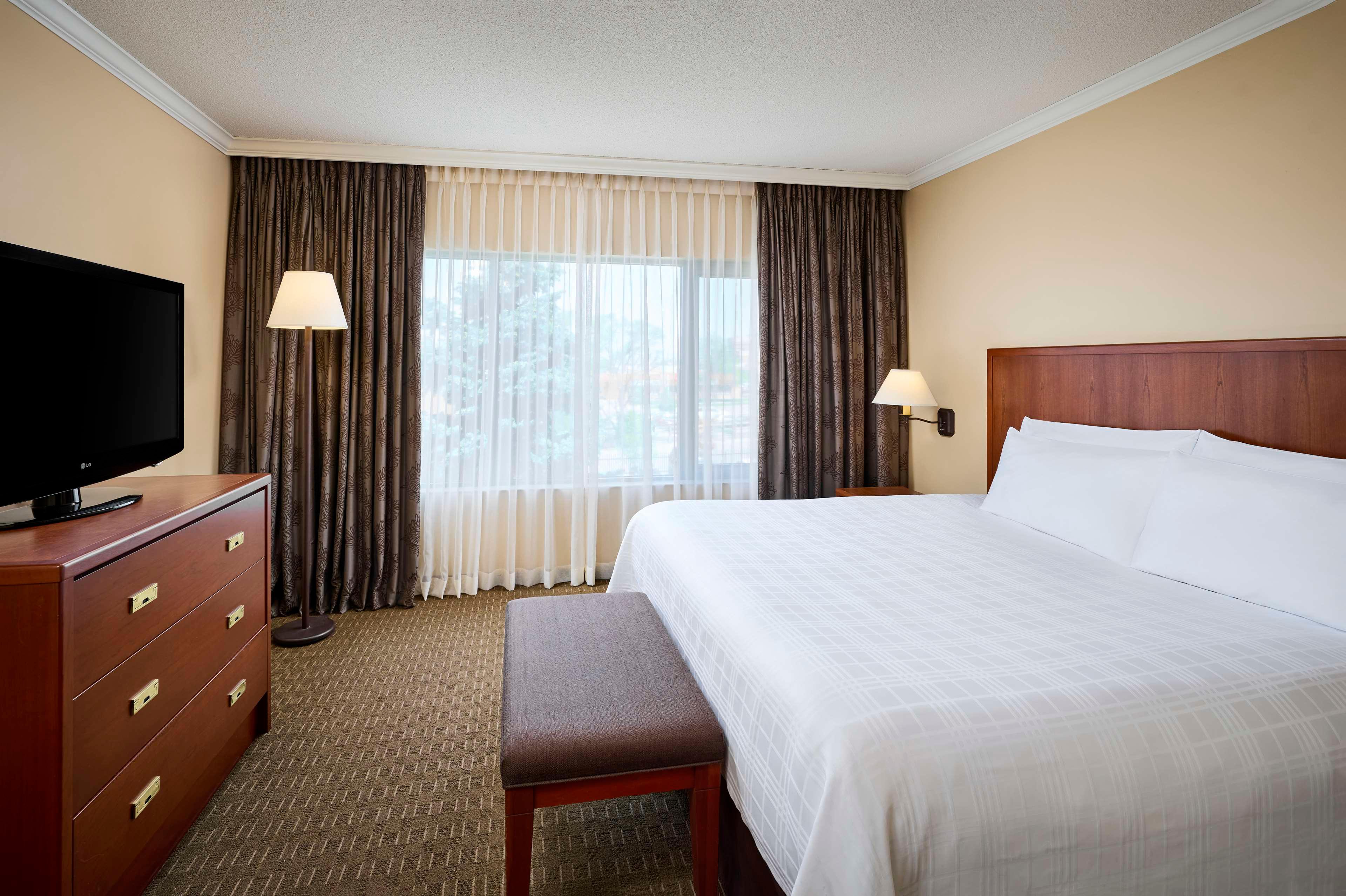 Suite, King Bed, Atrium View, Sofa, Living Area, Balcony