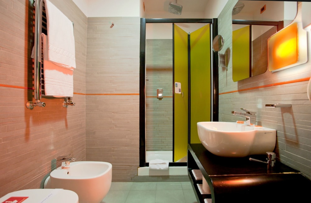 Orange Hotel 15/40