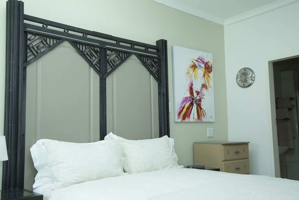 Xaviera Guest House 19/35