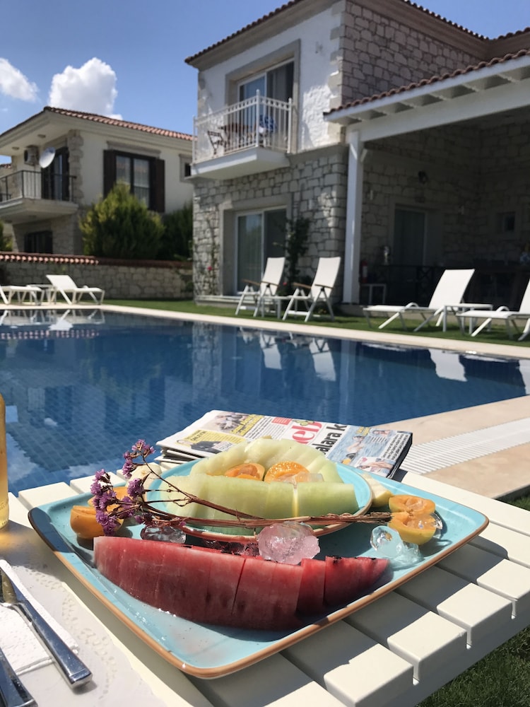 Alacaat Hotel 33/50