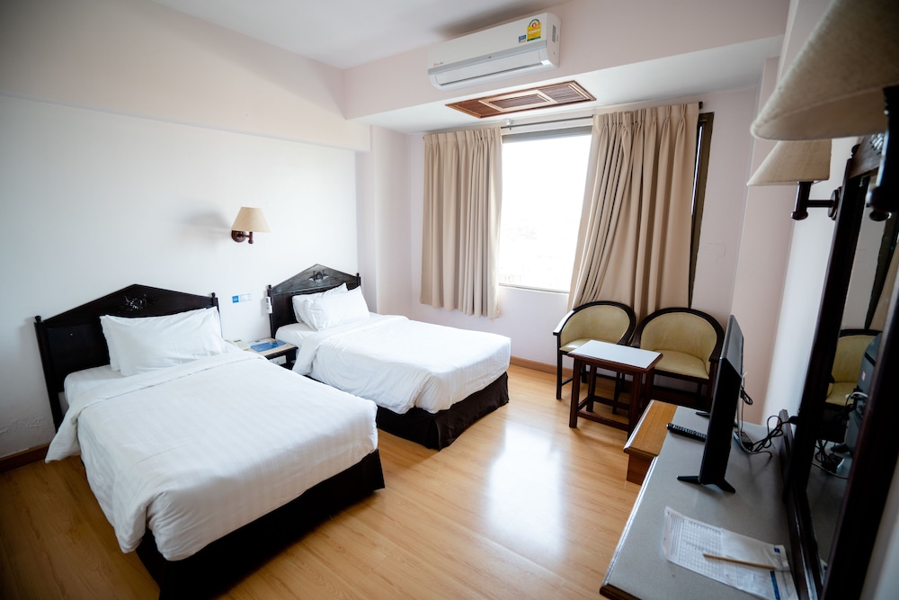 Phrae Nakara Hotel 18/36