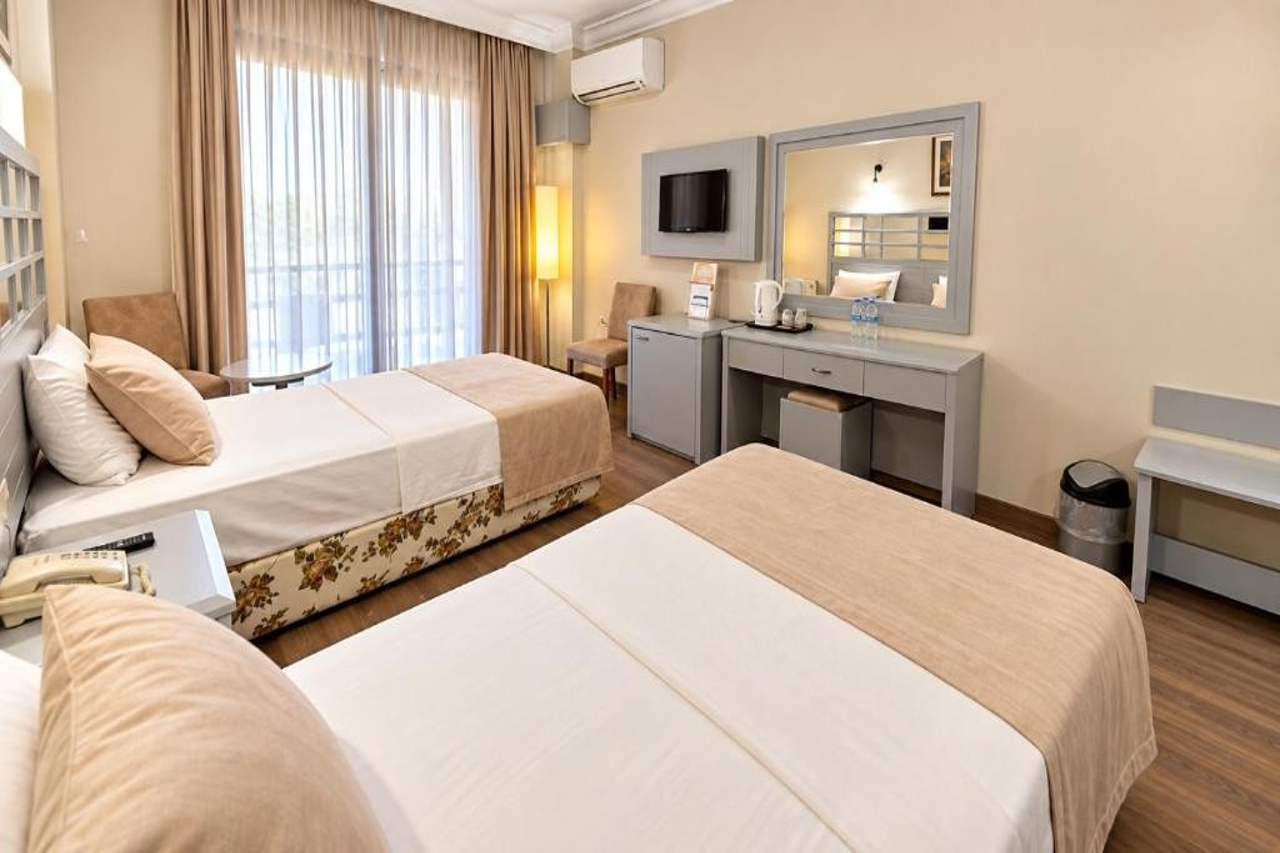 Villa Lycus Hotel 4/13