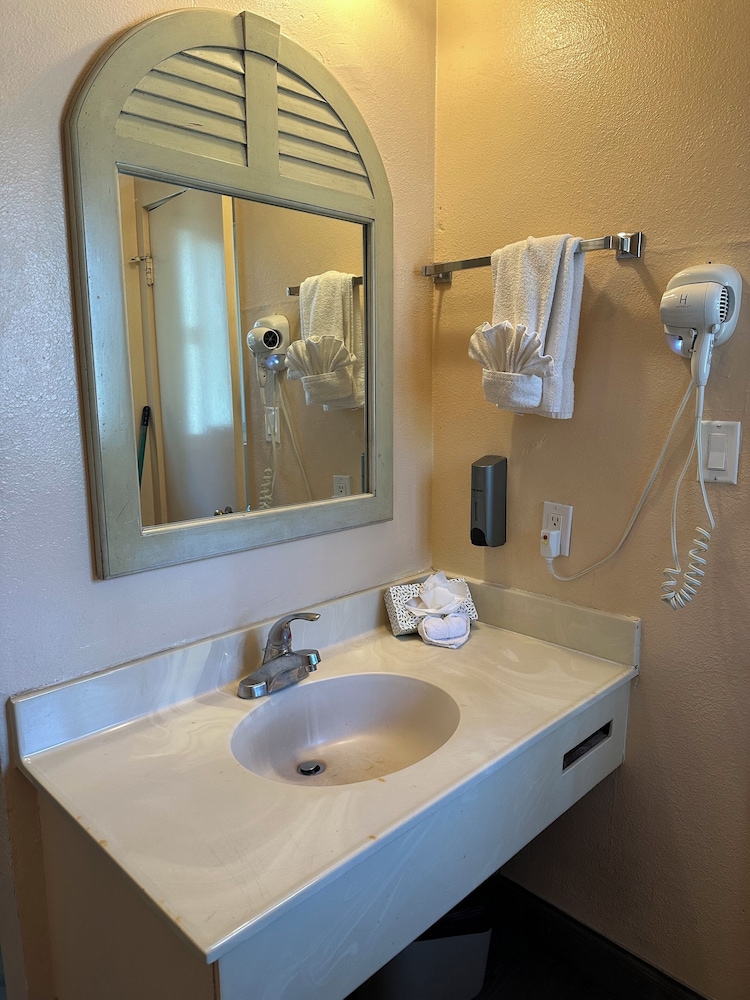 Budget Inn 66/66