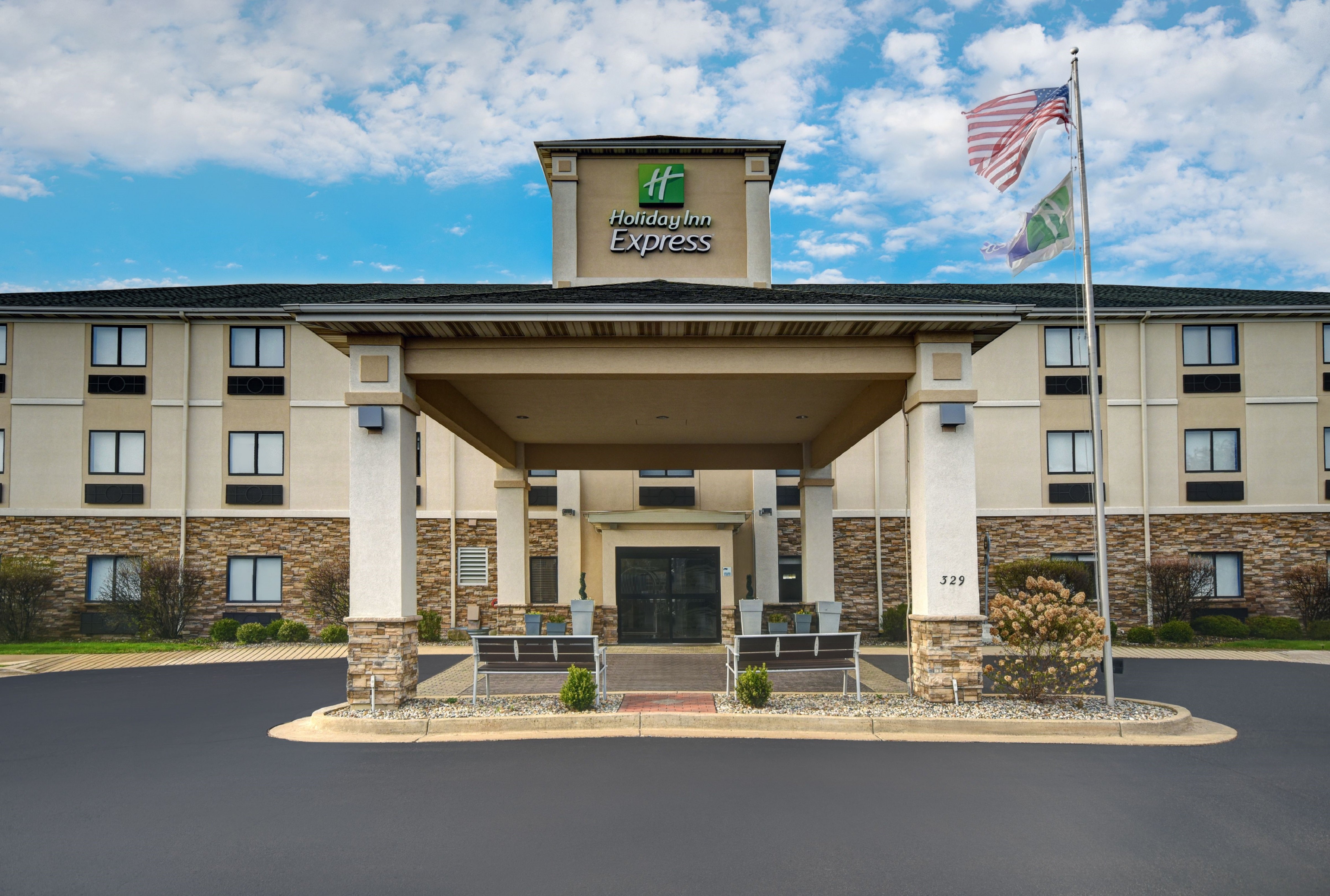 Holiday Inn Express Marshall 6/48