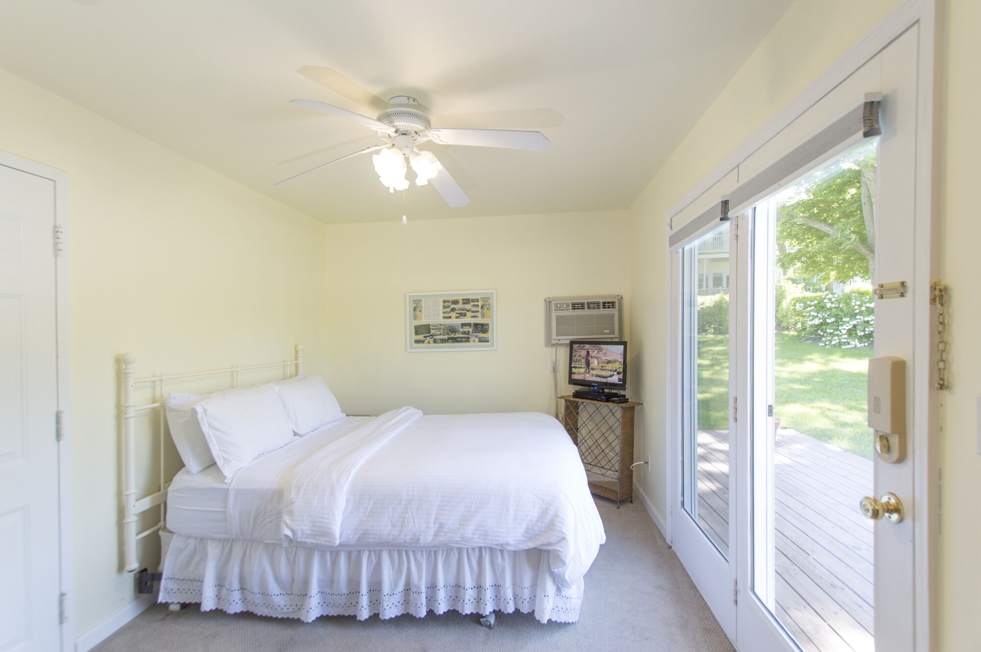 Lake, Suite, House, 2 Queen Beds, Private Bathroom