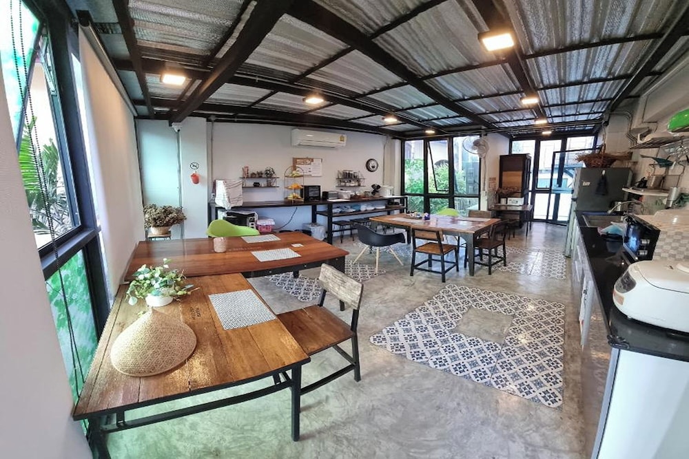 33 Poshtel - Adults Only 34/50