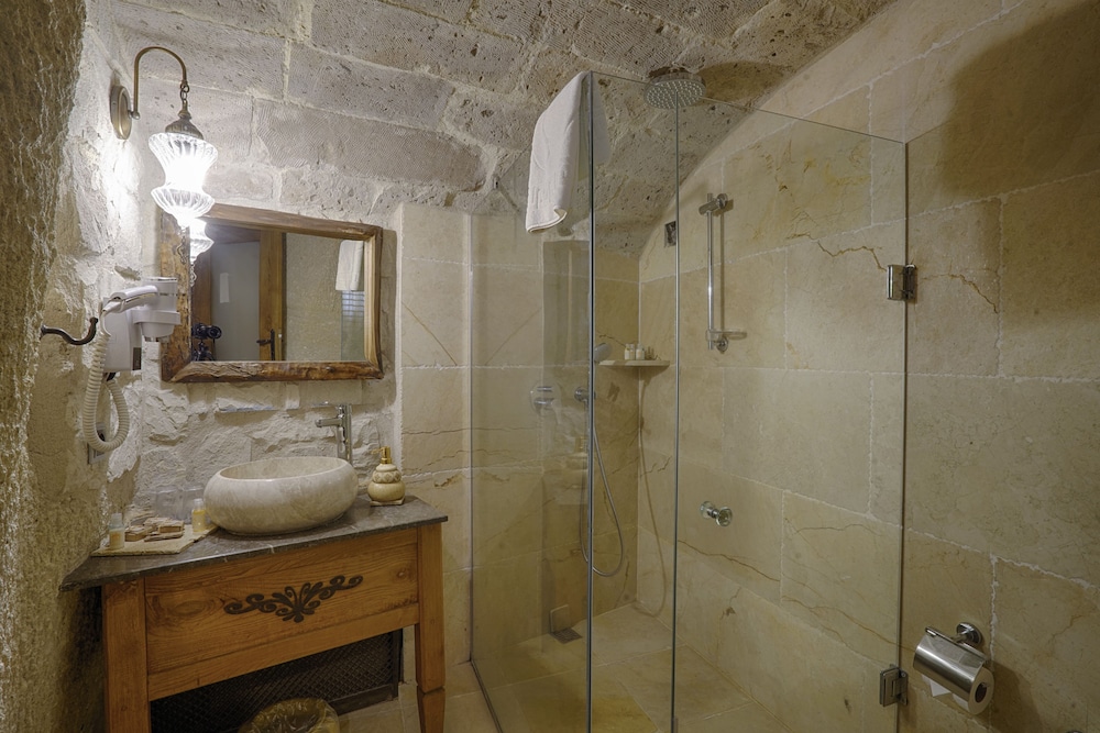 Hera Cave Suites 44/50