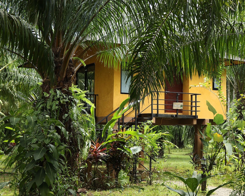 Anurak Community Lodge 2/52