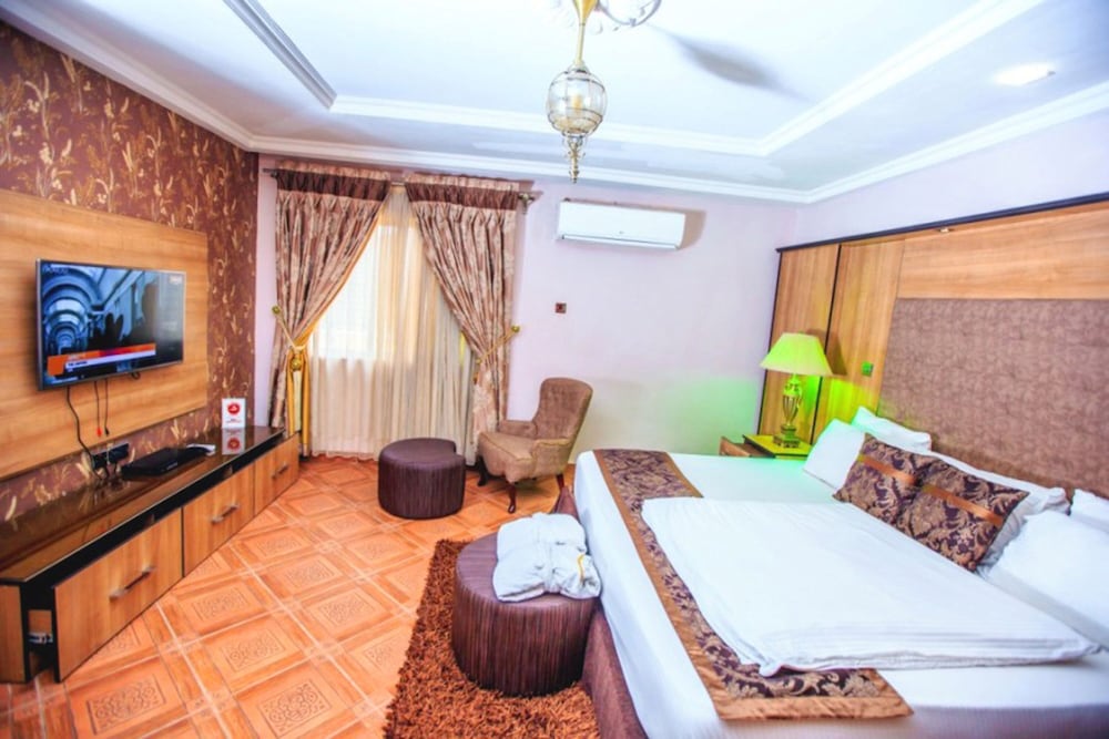 Eterno Hotels Limited 3/32