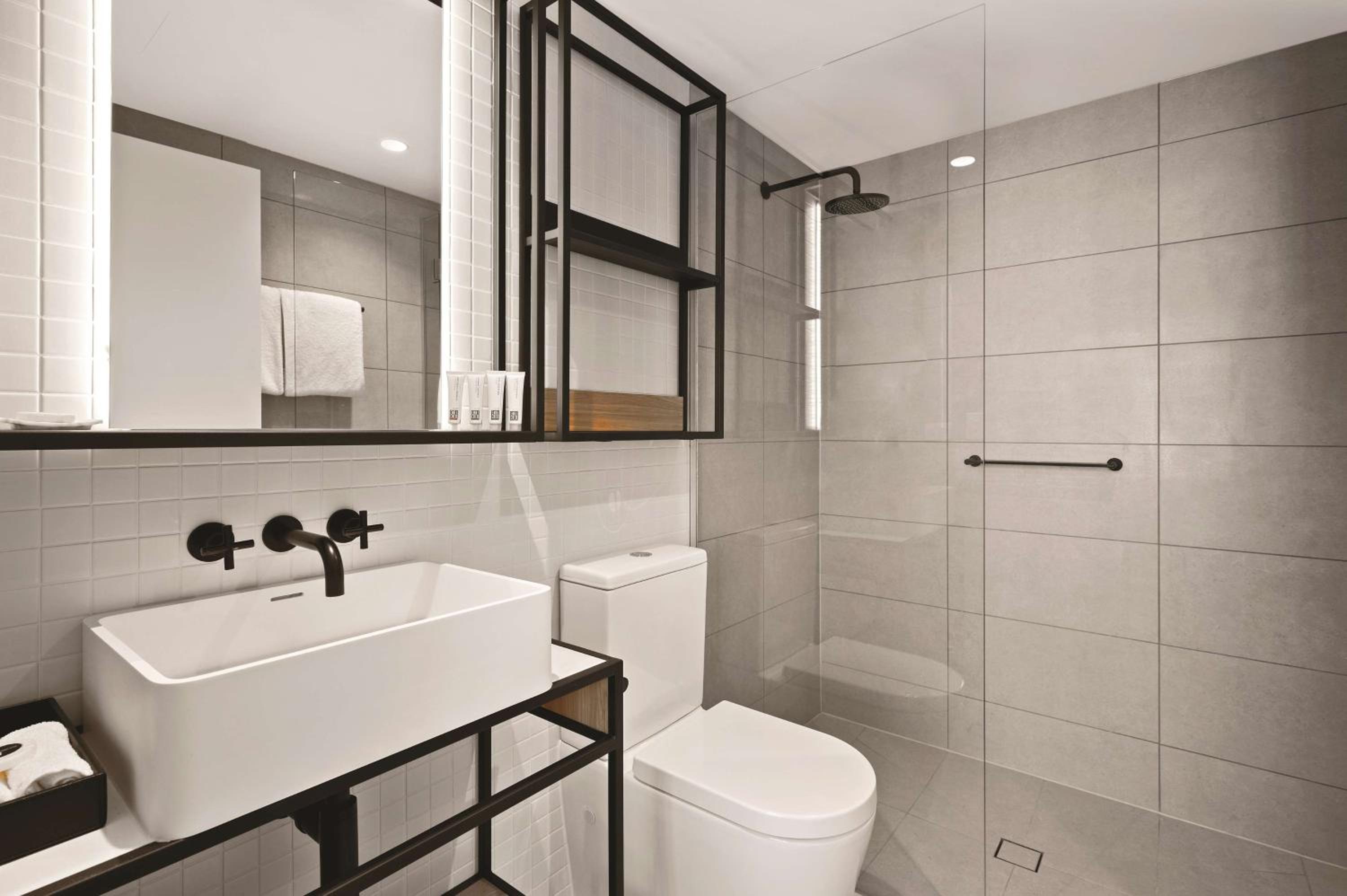 Room, Queen Bed, Yarra View، Vibe Hotel Melbourne 5/6