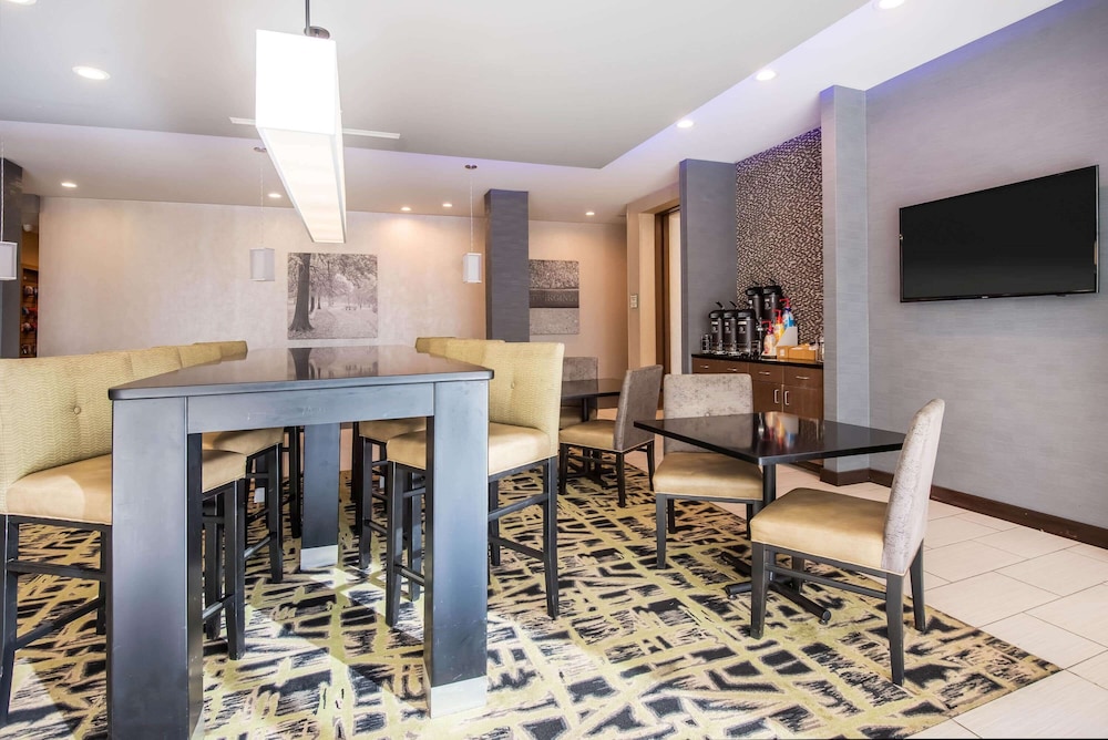 La Quinta Inn & Suites by Wyndham Morgantown 35/60