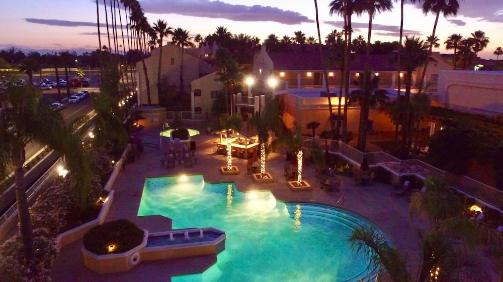 Crowne Plaza Phoenix Chandler Golf Resort 11/61