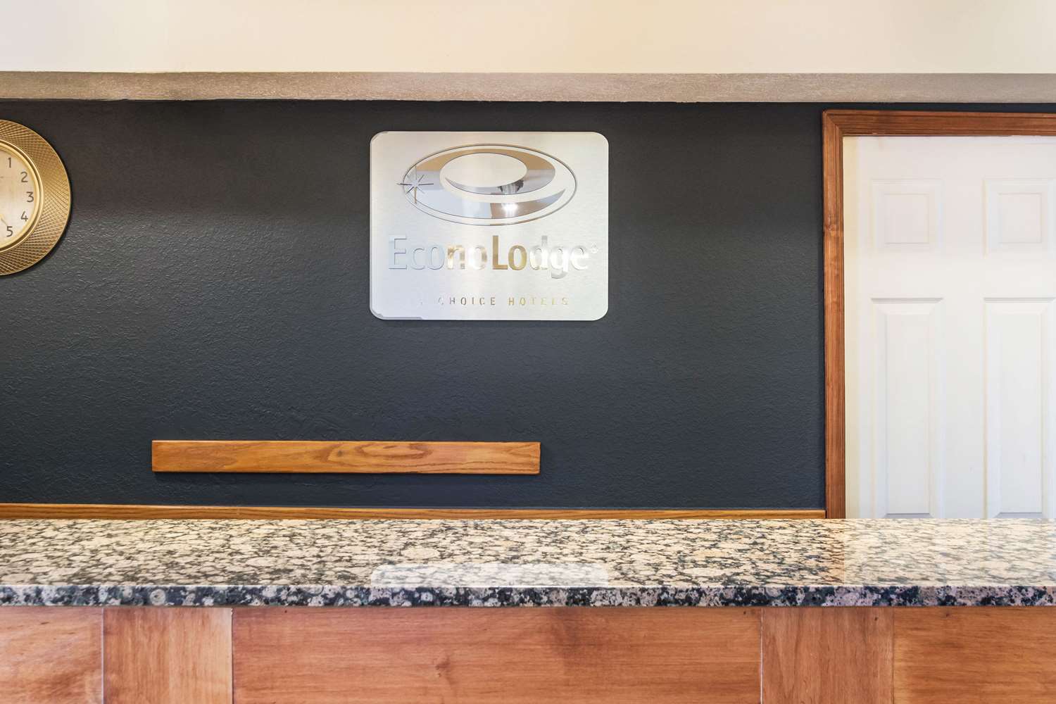 Econo Lodge Cloverdale 10/39