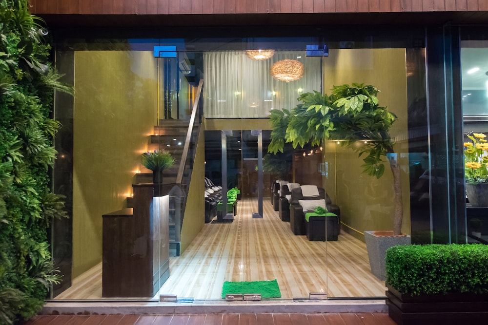 Sovereign Group Hotel Pratunam Bangkok 10/61