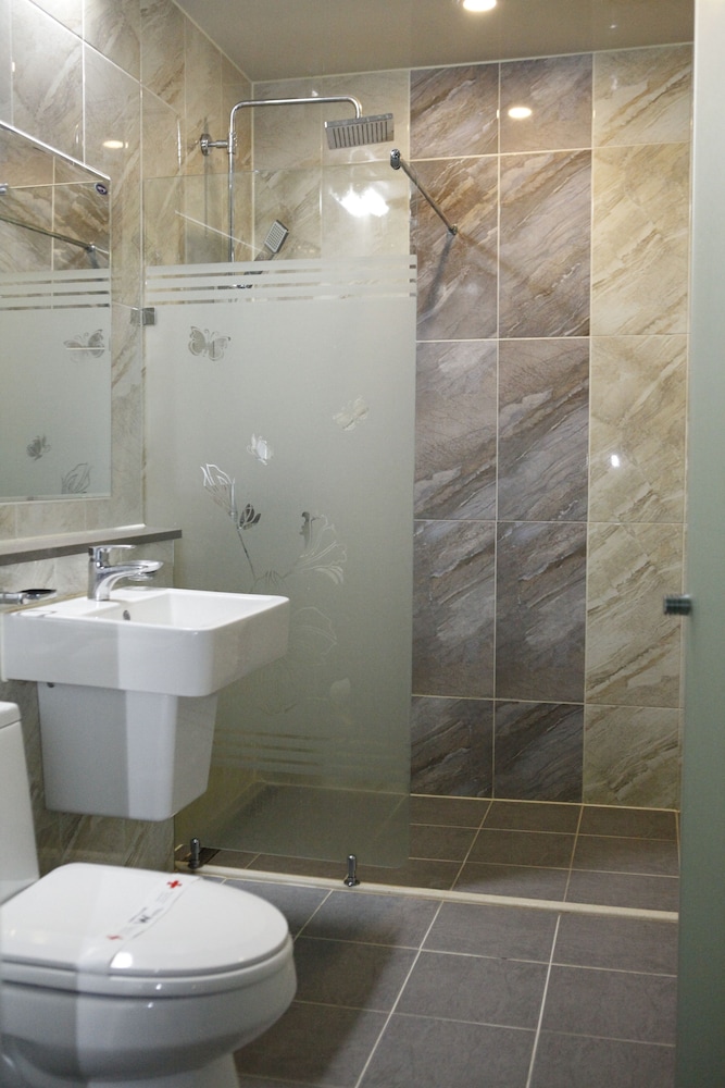 Gukje Business Hotel 27/31