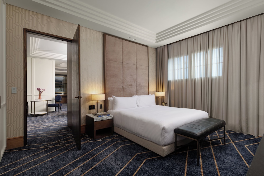 Mackey, Suite, King Bed