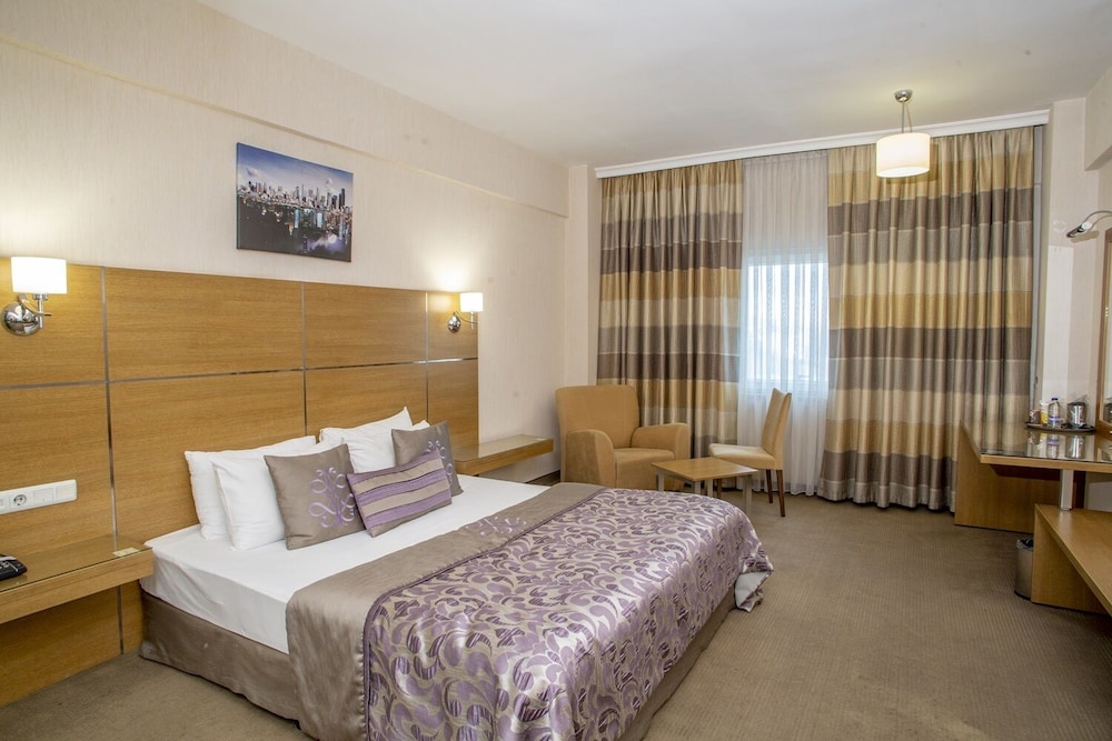 Grand Cali Hotel 6/50