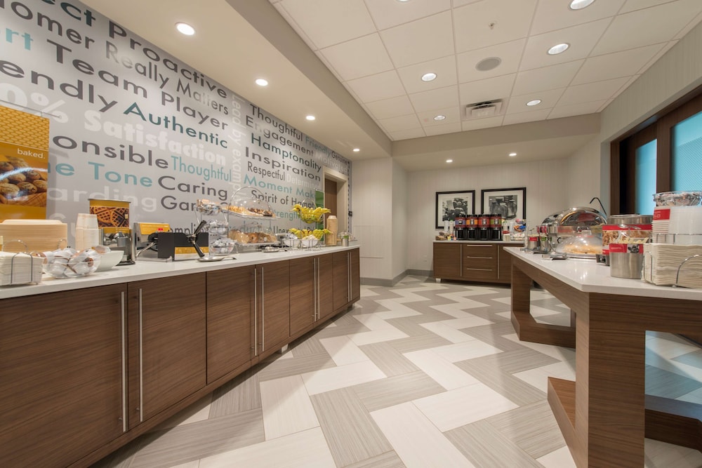 Hampton Inn Greenville/I-385 Haywood Mall 14/42