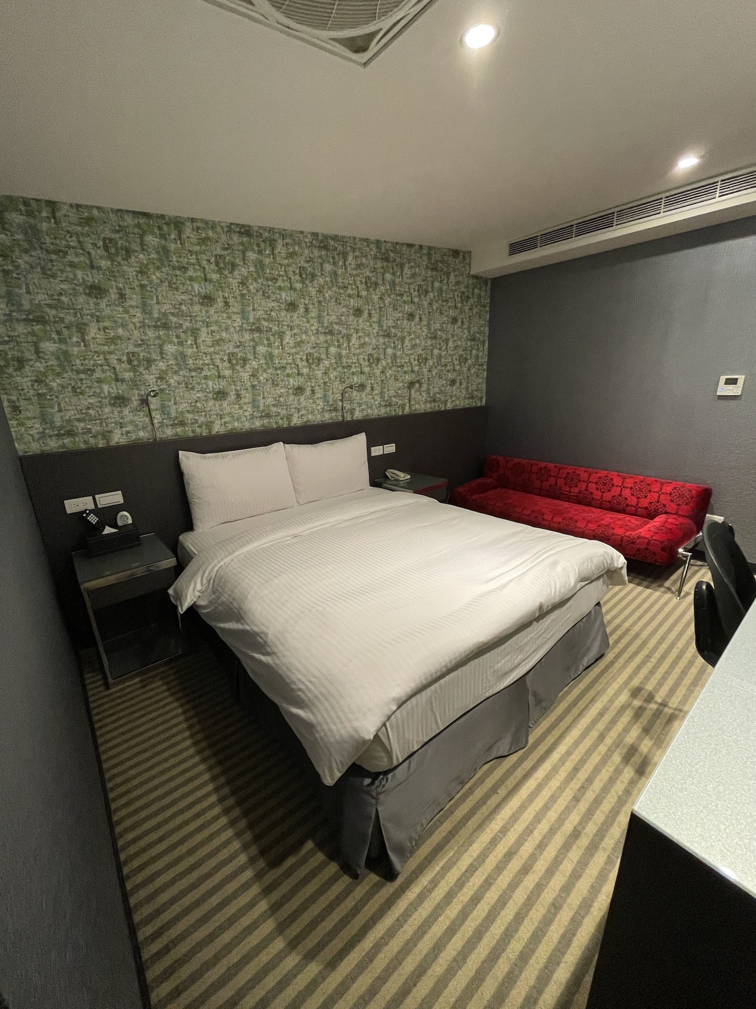 Double Bed, No Window