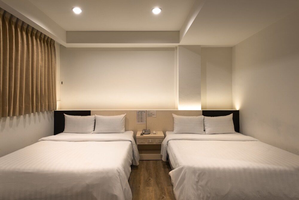 Lotus Yuan Business Hotel 5/23