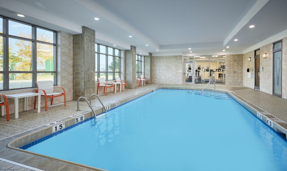 Holiday Inn Hotel Suites Oakville Bronte 1/78