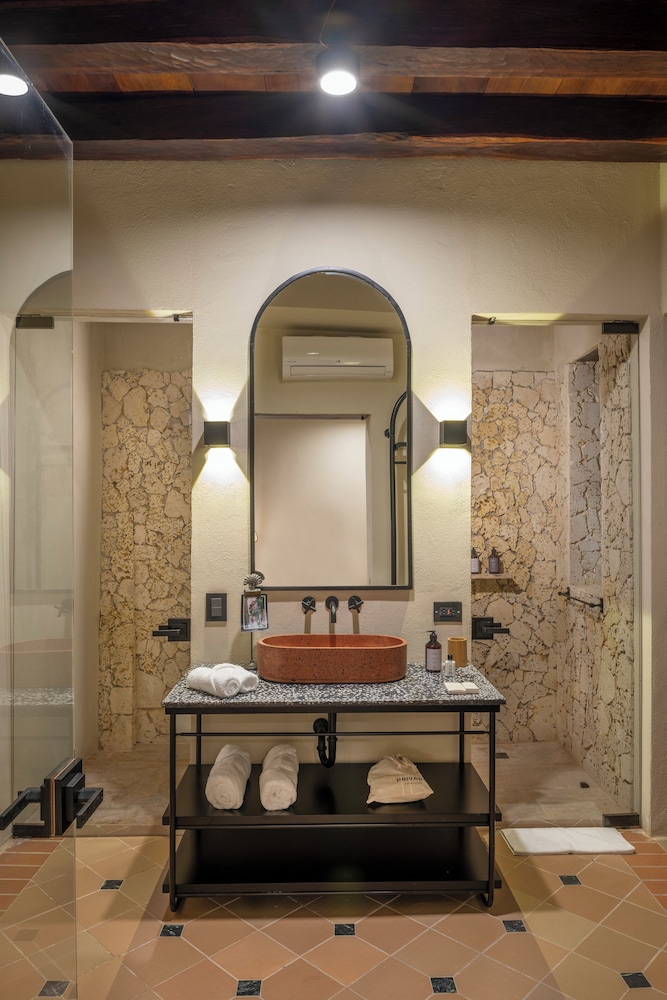 Privado Selfservice Boutique Rooms 43/46