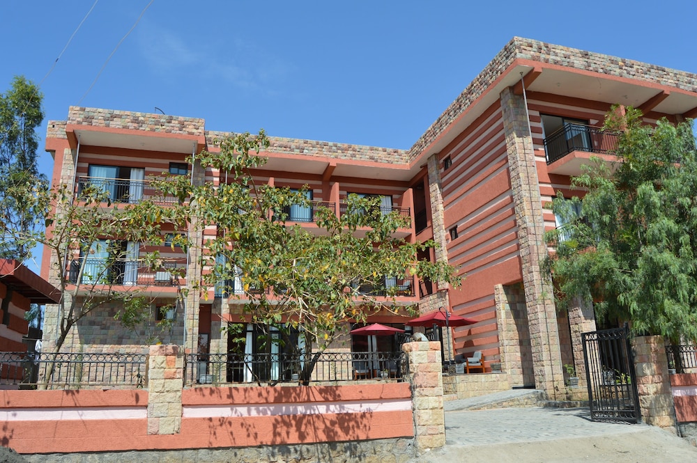 Harbe Hotel 8/50